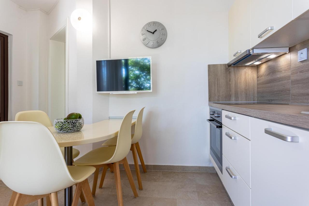 Apartments House Barbara Kornić Extérieur photo