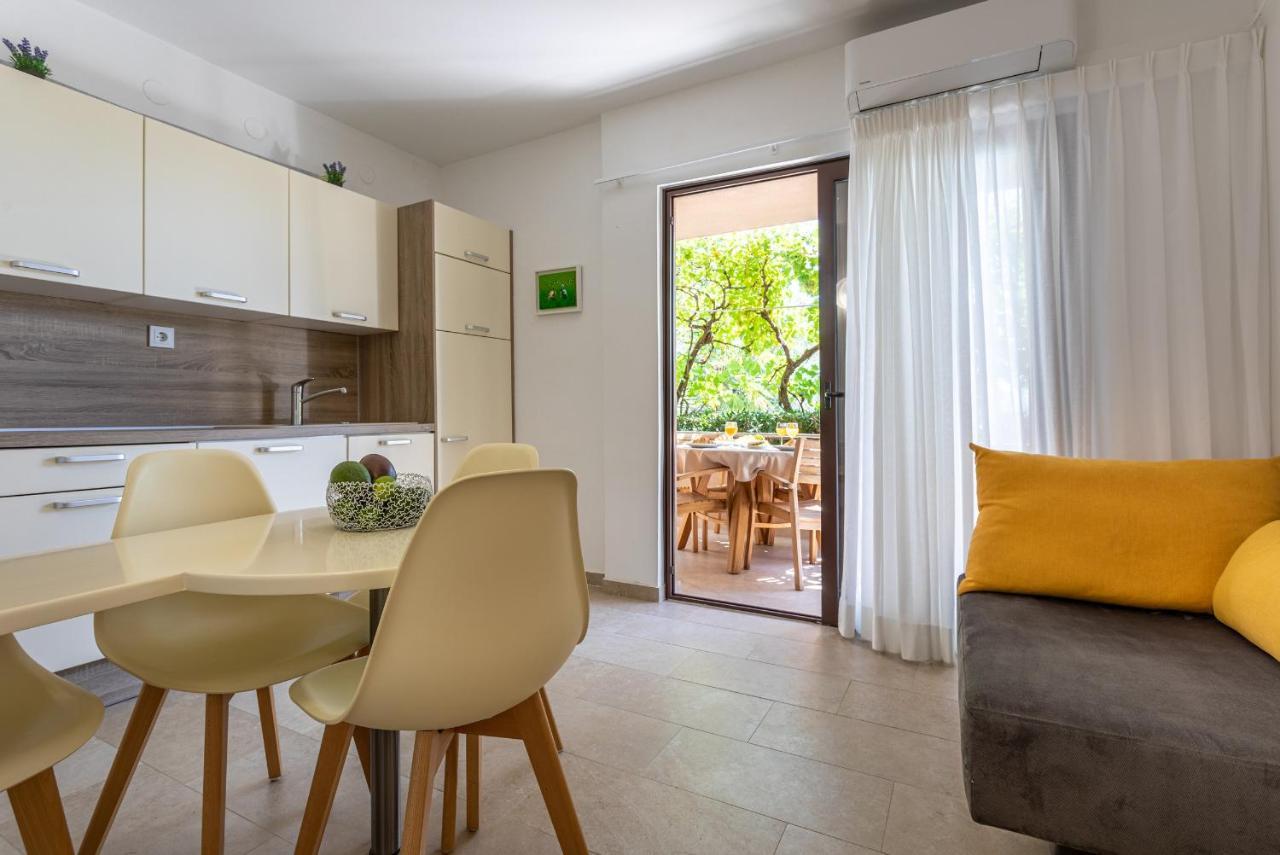 Apartments House Barbara Kornić Extérieur photo