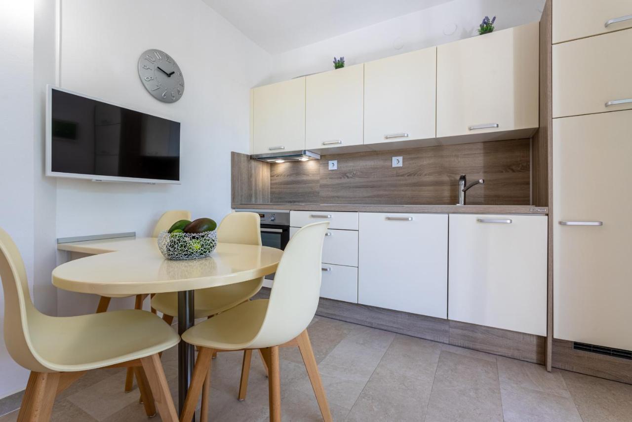 Apartments House Barbara Kornić Extérieur photo